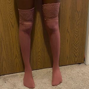 Lace thigh high socks pink